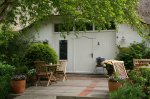 Im gemütlichen Garten die Sonnenstrahlen genießen