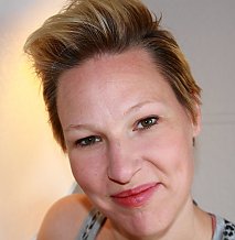 NEUE WEGE Yogalehrerin Ilona Müller