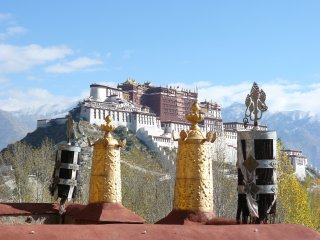 Der Potala Palast diente in der Vergangenheit u.a. als Regierungssitz, Kloster und Residenz mehrerer Dalai Lamas