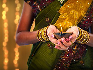 Am Diwali Fest in Indien wird mit Lichtern gefeiert