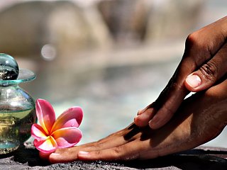Gönnen Sie sich eine wohltuende Massage im Holiway Garden Resort & Spa 