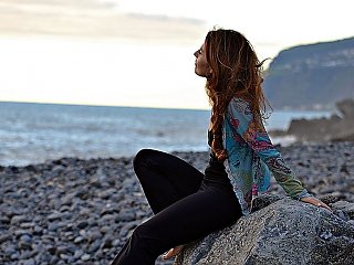 Yogalehrerin Larissa Rettich während ihrer Yoga-Reise auf Madeira