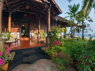 Gärten und Terrassen im Somatheeram Ayurveda Resort laden Sie nach Ihrer Kur zum Entspannen ein