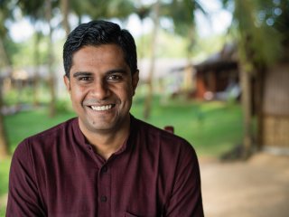 Dr. Vignesh Devraj ist absoluter Experte und einer der besten Ayurveda Ärzte Indiens