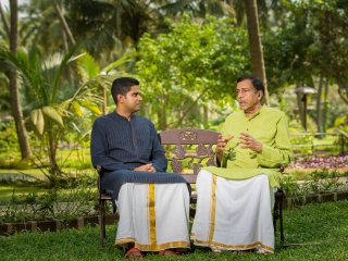 Chefarzt des Sitaram Beach Retreats Dr. Vignesh Devraj ist ein ayurvedischer Heiler der vierten Generation