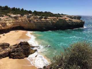 Vom Suites Alba Resort aus erreichen Sie in kurzer Zeit die goldgelben Sandstrände der Algarve