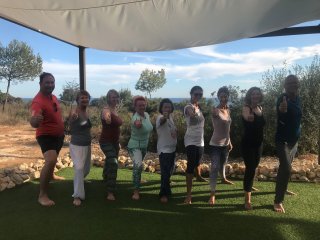 Gemeinsam in der Gruppe Yoga üben