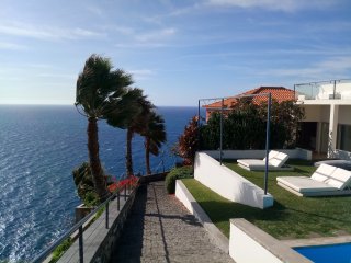Traumhafte Aussichten auf das Meer bietet das Hotel Estalagem
