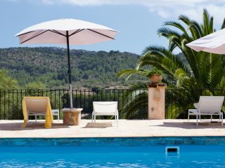 Hier können Sie am Pool so richtig entspannen