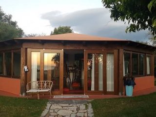 Beginnen Sie den Tag mit stärkenden Yoga-Einheiten im Yogapavillion