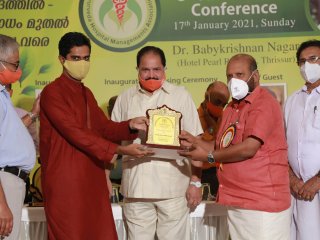 Überreichung des AHMA Awards 2020 an Dr. Vignesh Devraj vom Sitaram Beach Retreat