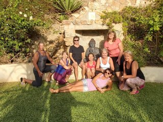Strahlende Gesichter nach Yoga in der Sonne