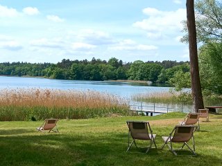 Entspannen Sie mit Blick auf dem See