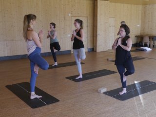 Der gemütliche Yogaraum lädt zum gemeinsamen üben ein