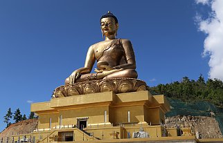 Monument Buddhas über dem Tal von Thimphu 