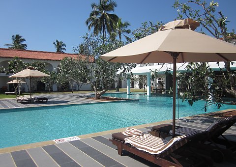 Gönnen Sie sich eine kleine Auszeit am Pool des Heritance Maha Gedara