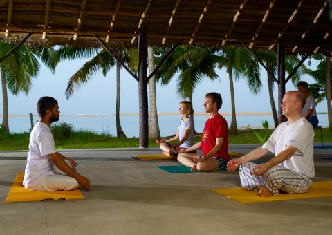 Yoga-Stunden unterstützen die Wirkung Uhre Ayurveda-Kur