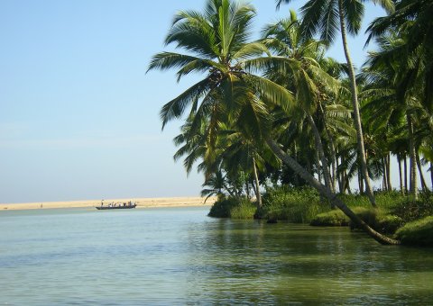 Das Poovar Island Resort liegt direkt an den Backwaters in Kerala