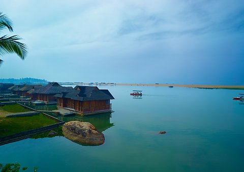 Das Poovar Island Resort bietet einen spektakulären Blick auf die Backwaters in Kerala