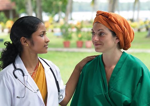 Das freundliche Team im Manaltheeram steht Ihnen während Ihrer Ayurvedakur immer gerne zur Seite