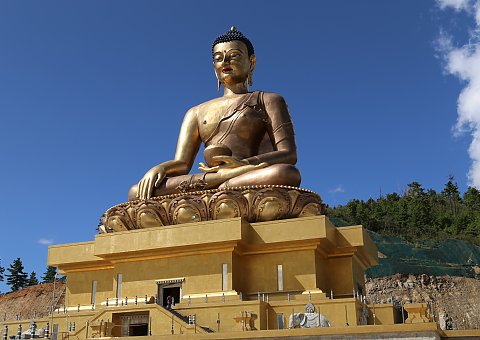 Monument Buddhas über dem Tal von Thimphu 