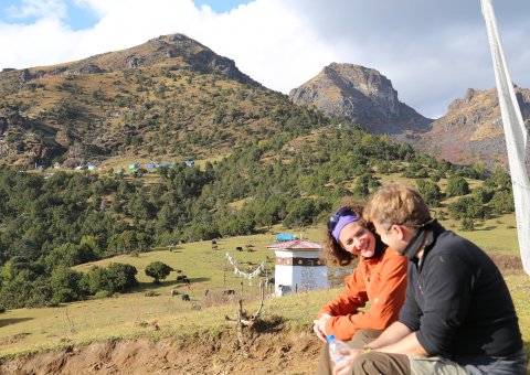 Bhutan, das bedeutet prächtige Tempel, beeindruckende Bergpässe und freundliche Menschen.