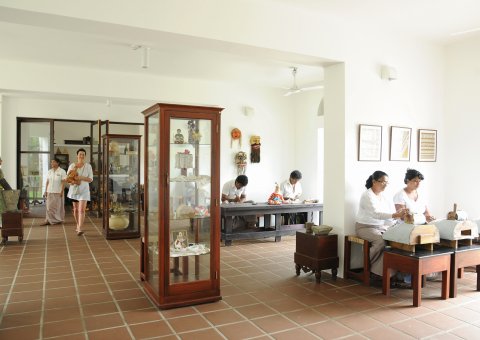 Ausstellungsraum für lokales Kunsthandwerk im Heritance Ayurveda Maha Gedara