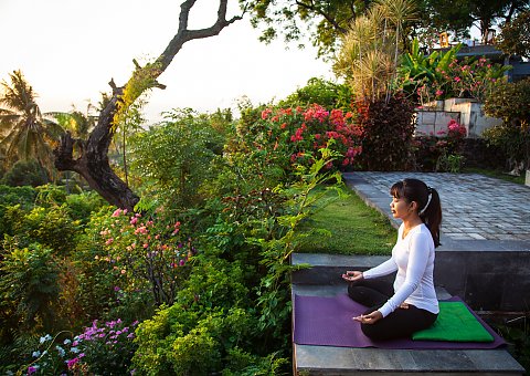 Kommen Sie bei einer Meditation im Grünen zur Ruhe