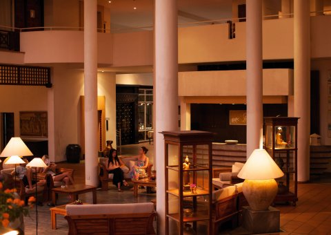 Die Lobby lädt zum Plausch mit anderen Gästen am Abend ein