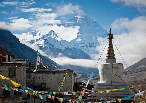 Genießen Sie die traumhaft schöne Aussicht vom Kloster Rongbuk