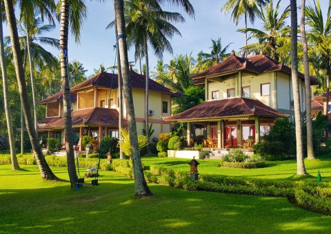 Die idyllische Anlage verfügt über individuell gestaltete, liebevoll und einfach eingerichtete Bungalows