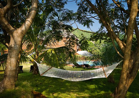 Gemütlichkeit und Entspannung finden Sie an vielen lauschigen Plätzen der Anlage des SwaSwara auf Goa