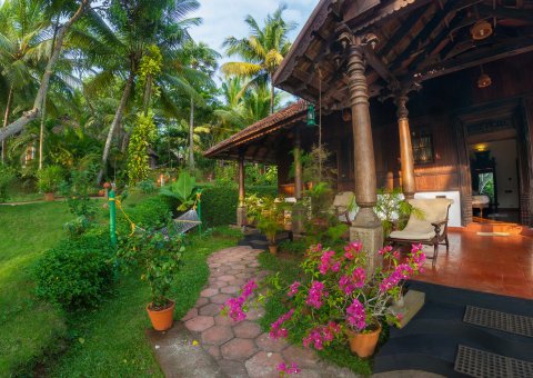 Die gemütlichen Unterkünfte im Kerala-Stil finden Sie direkt im Garten des Somatheeram Ayurveda Resort in Kovalam