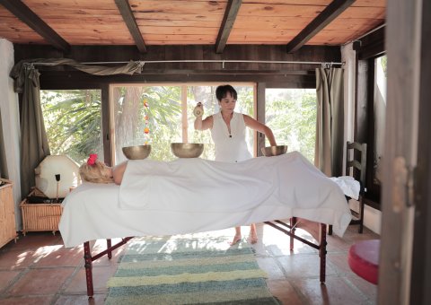 Entspannung erwartet Sie bei einer Klangschalenmassage im Castillo