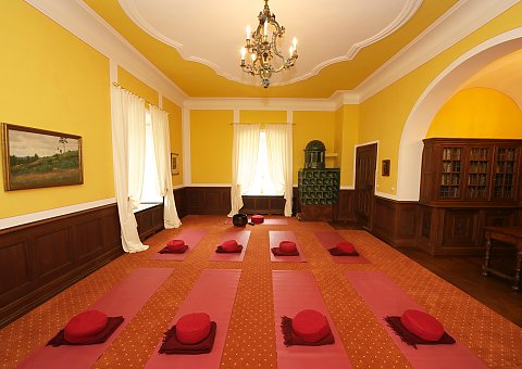 Genießen Sie wohltuende Yoga Einheiten im Schloss Melschede