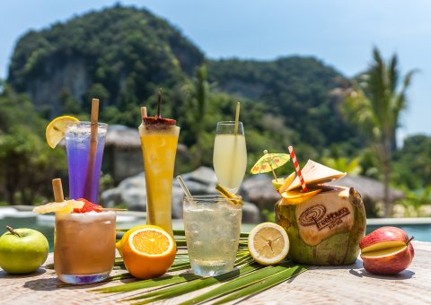 Erfrischen Sie sich mit den Getränken aus der Minibar 