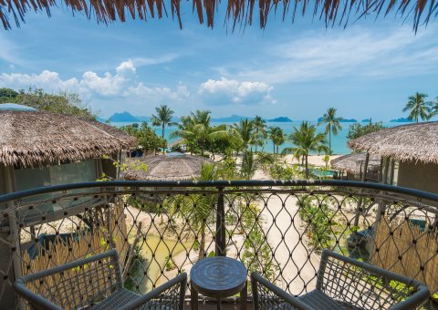 Perfekte Aussichten vom Balkon der TreeHouse Villas auf die Bucht von Koh Yao 