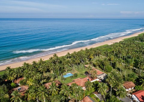 Ein langer Strand erwartet Sie auf Sri Lanka in der Lotus Villa 