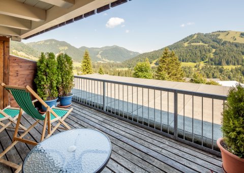 Genießen Sie die Aussicht auf die Berge von dem Bio-Berghotel Ifenblick im Allgäu