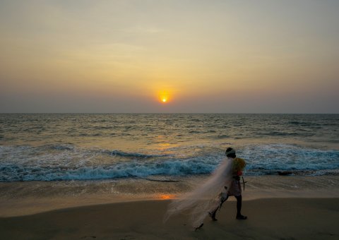 Lange Sandstrände und wunderschöne Sonnenuntergänge erwarten Sie in Kerala in Indien 