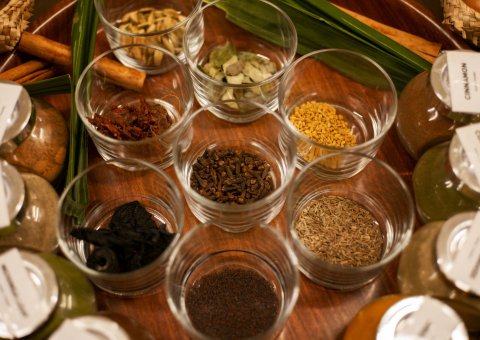 Im Sathya Ayurveda Hotel werden die verschiedensten ayurvedischen Gewürze verkauft