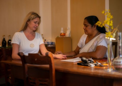 Regelmäßige Konsultationen sind wichtig bei der Ayurveda-Kur