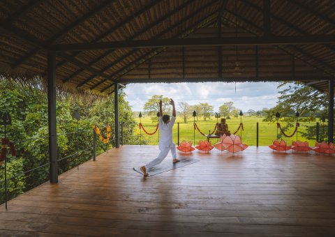 Entspannen Sie zwischen den Ayurveda Anwendungen mit Yoga und Meditation