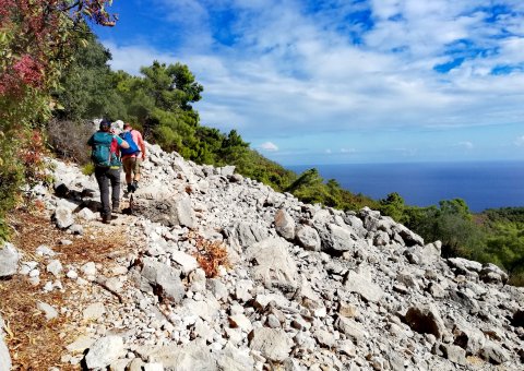 Entlang der Küsten bieten sich einige schöne Wanderwege für Ihre Wanderungen an
