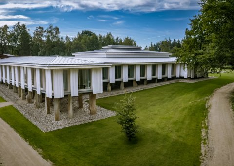 Im Pavillon stehen Ihnen sechs authentische Behandlungsräume zur Verfügung