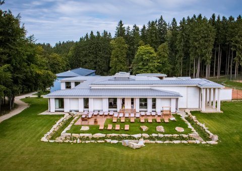 Der neu erbaute hölzerne Ayurveda-Pavillon