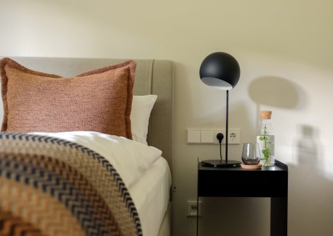 In den Boxspringbetten mit edler Bettwäsche werden Sie erholsam schlafen