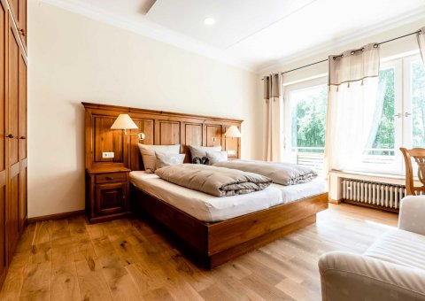 Doppelzimmer Komfort mit schönem Holzboden