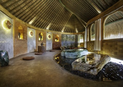 Finden Sie Entspannung in der heiligen Stone Chamber