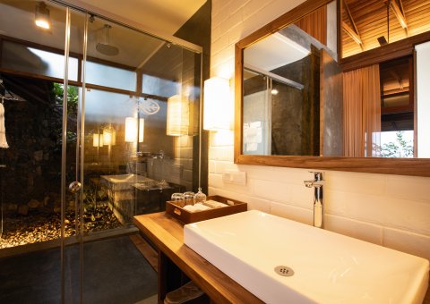 Moderne Badezimmer mit Naturoptik